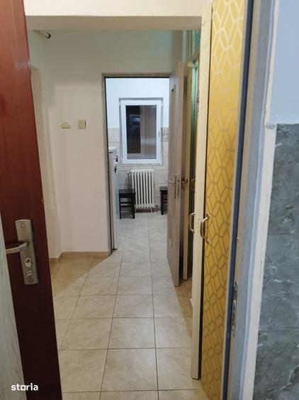 Garsonieră decomandată în Independenței