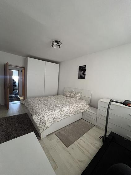 Apartament cu 3 camere semidecomandat în Circumvalațiunii