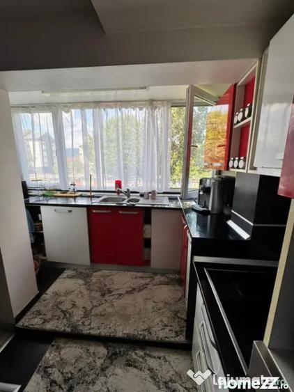 Apartament cu 4 camere decomandat în Central