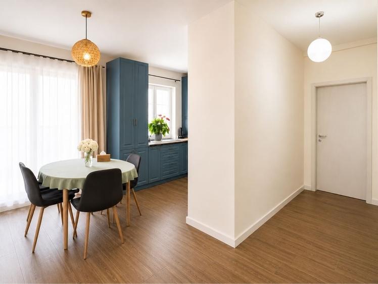 Apartament cu 3 camere decomandat în Chinteni