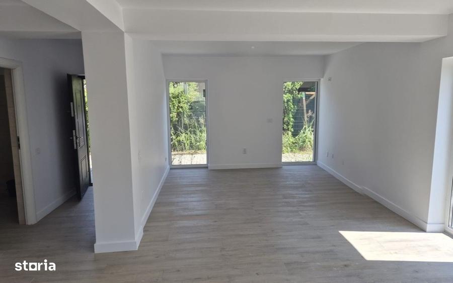 Casă cu 4 camere în Odăile
