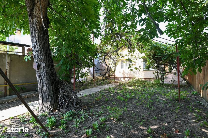 Casă cu 2 camere decomandat cu Teren 444 Mp în Bucov