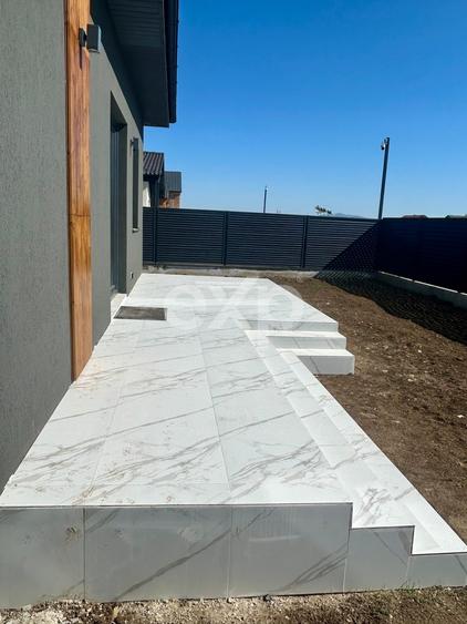 Casă individuală cu 4 camere cu Canalizare în Sânpetru