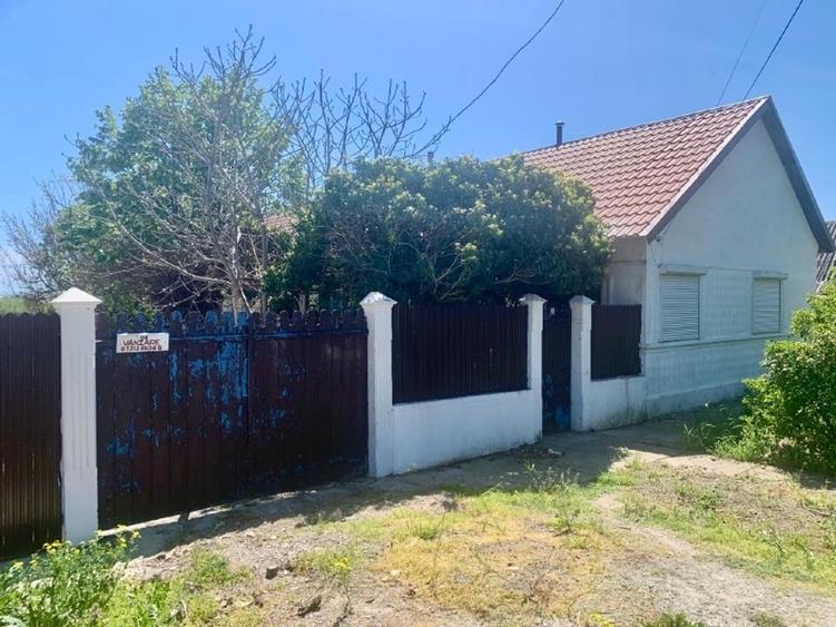 Casă individuală cu 4 camere cu Teren 2000 Mp în Jurilovca