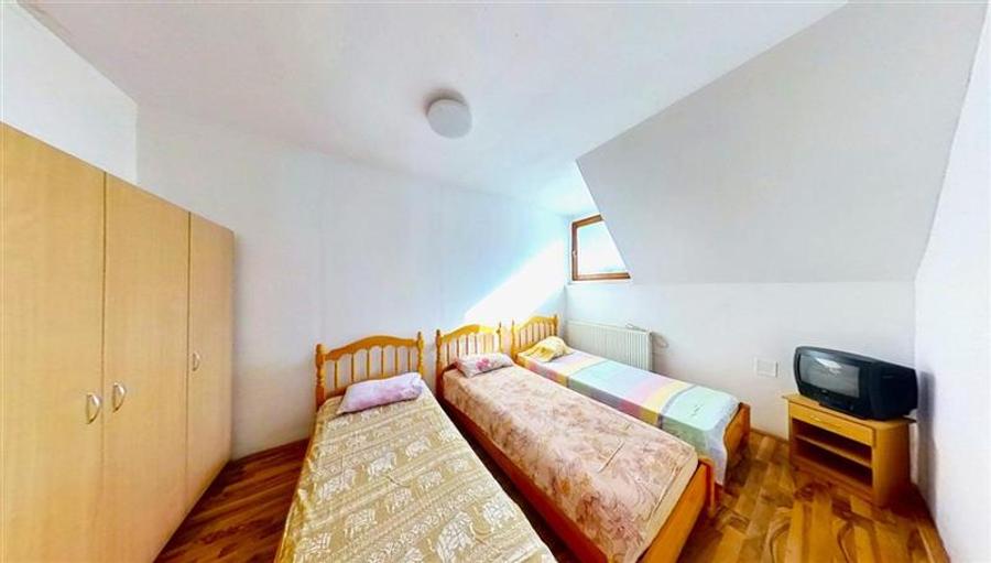 Casă individuală cu 11 camere cu Teren 1000 Mp în Bereni