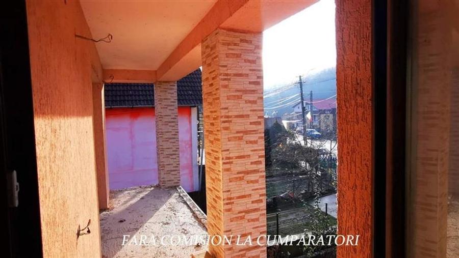 Casă individuală cu 6 camere cu Canalizare în Sud
