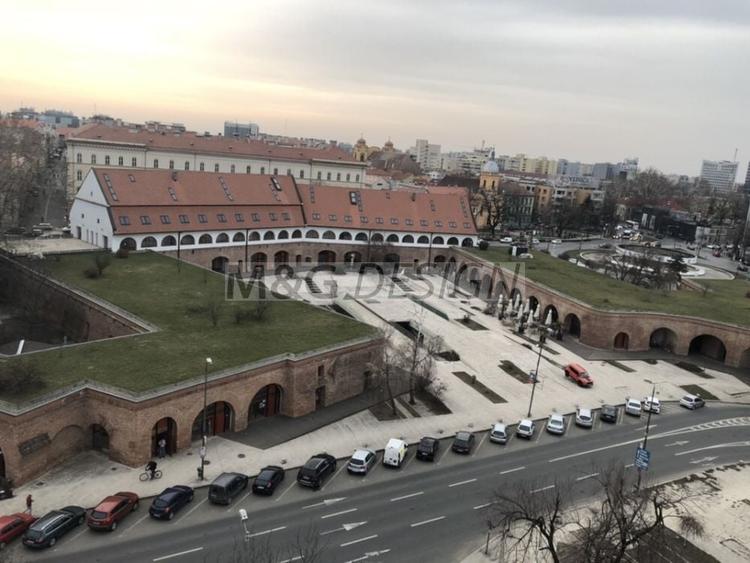 Apartament cu 2 camere decomandat în Medicină