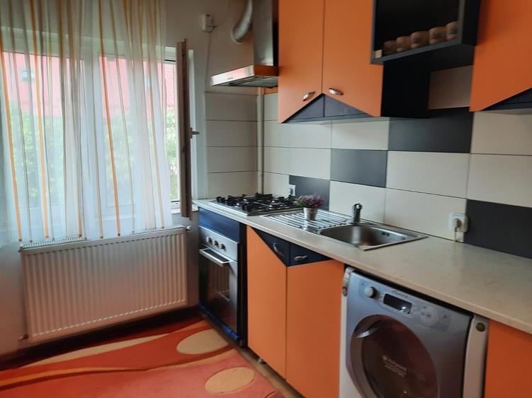 Apartament cu 2 camere semidecomandat, mobilat în Berceni