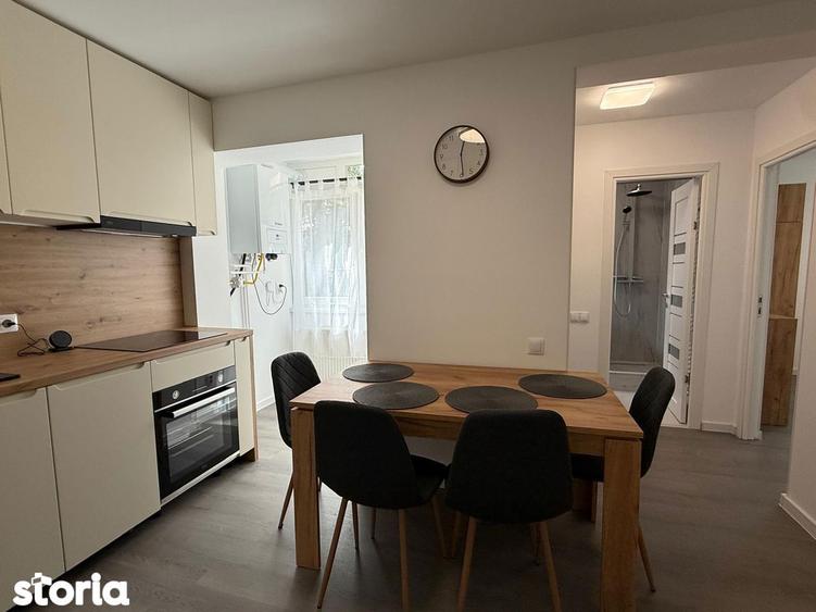 Apartament cu 3 camere decomandat în Cornișa