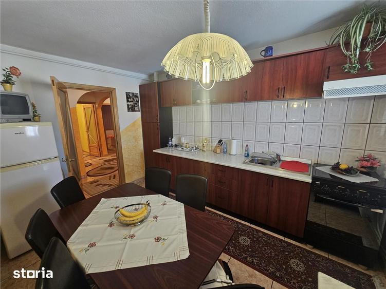 Apartament cu 3 camere decomandat în Central