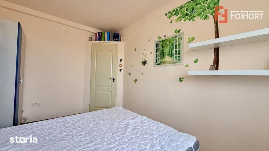 Apartament cu 3 camere semidecomandat în Ghiroda