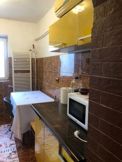 Apartament cu 2 camere decomandat în Far