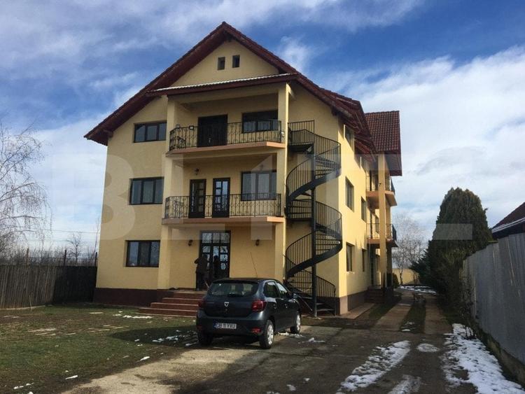 Casă individuală cu 11 camere cu Canalizare în Ulmi