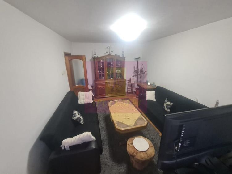 Apartament cu 3 camere decomandat în Cuza