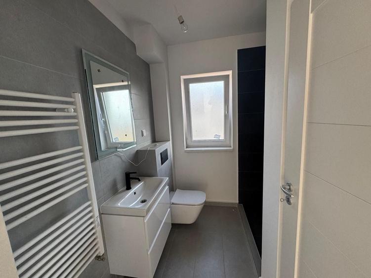 Apartament cu 4 camere semidecomandat în Hipodrom 3