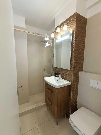 Apartament cu 4 camere semidecomandat în Dacia