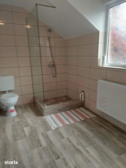 Casă cu 5 camere cu Teren 1100 Mp în Zăvoi