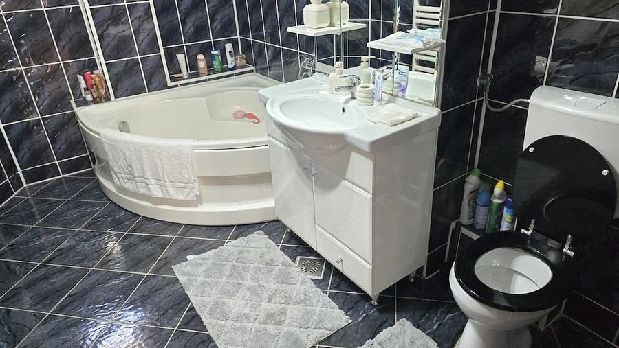 Apartament cu 3 camere decomandat în Dorobanți