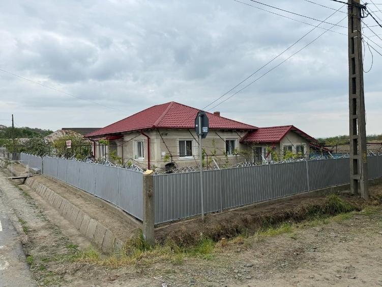 Casă individuală cu 5 camere cu Teren 2582 Mp în Garvăn