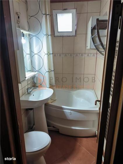 Apartament cu 3 camere decomandat, mobilat în Micro 3