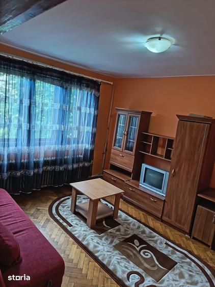 Apartament cu 2 camere decomandat în Podu Roș