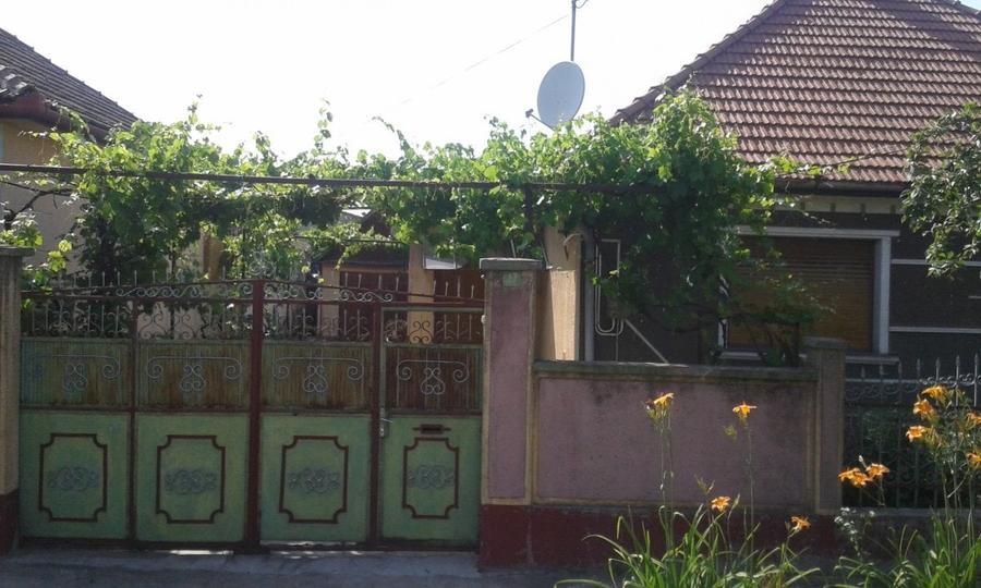 Casă individuală cu 3 camere cu Teren 608 Mp în Episcopia Bihorului