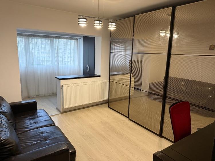 Apartament cu 3 camere decomandat în Banu Manta