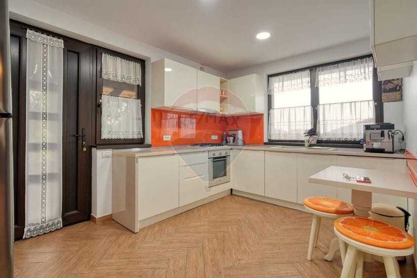 Hotel/Pensiune, de 328 mp, în Tohănița