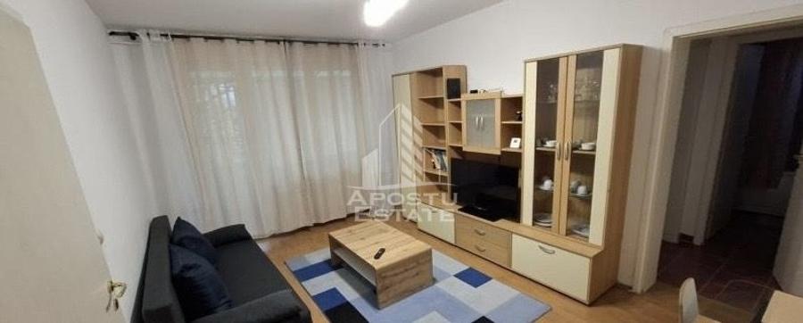 Apartament cu 3 camere semidecomandat, mobilat în Medicină
