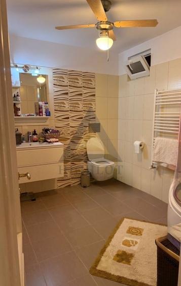 Duplex cu 7 camere cu Canalizare în Iancu Nicolae