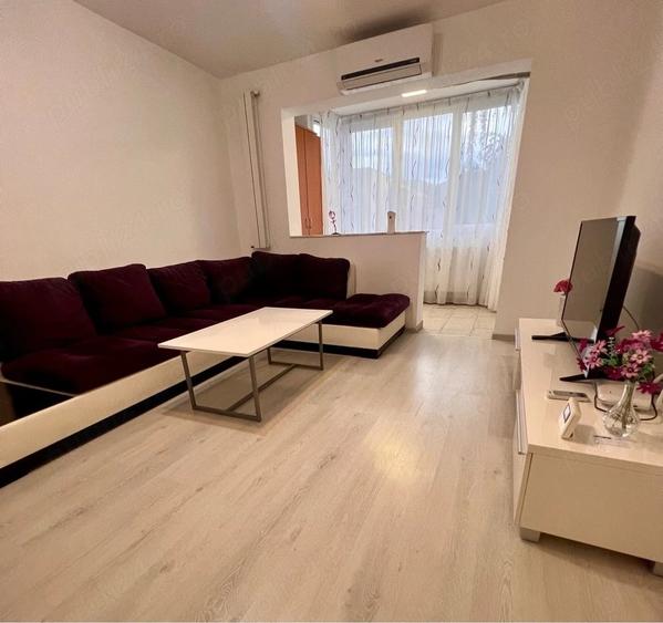 Apartament cu 3 camere semidecomandat în Astra
