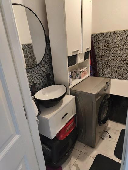 Apartament cu 3 camere decomandat în Berceni
