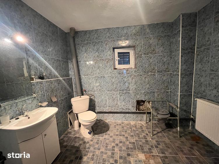 Casă cu 5 camere cu Teren 500 Mp în Priseaca
