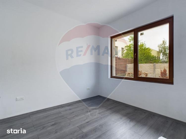 Casa de vanzare + teren 1000 mp - 10