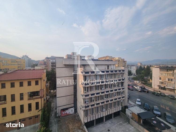 Apartament cu 3 camere, mobilat în Central