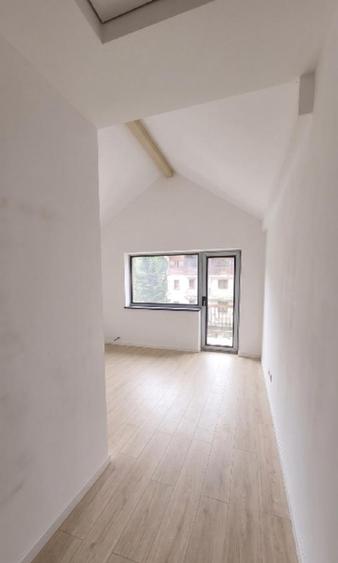 Apartament cu 4 camere decomandat în Zamora