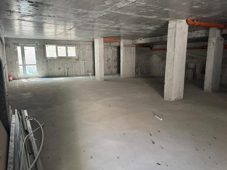 Spațiu comercial, de 300 mp, în Militari