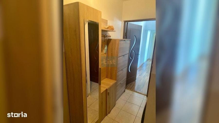 Apartament cu 3 camere semidecomandat în Central