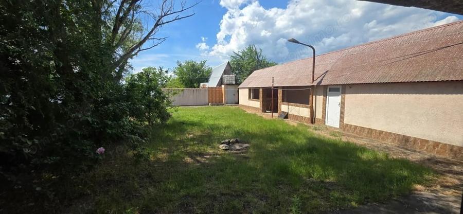 Spațiu comercial, de 700 mp, în Berzasca