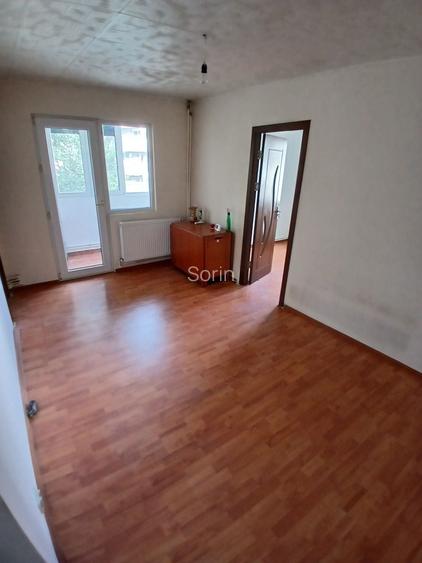 Vand apartament doua camere