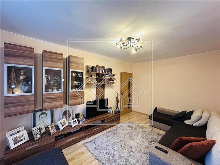 Apartament cu 3 camere decomandat în Vasile Aaron