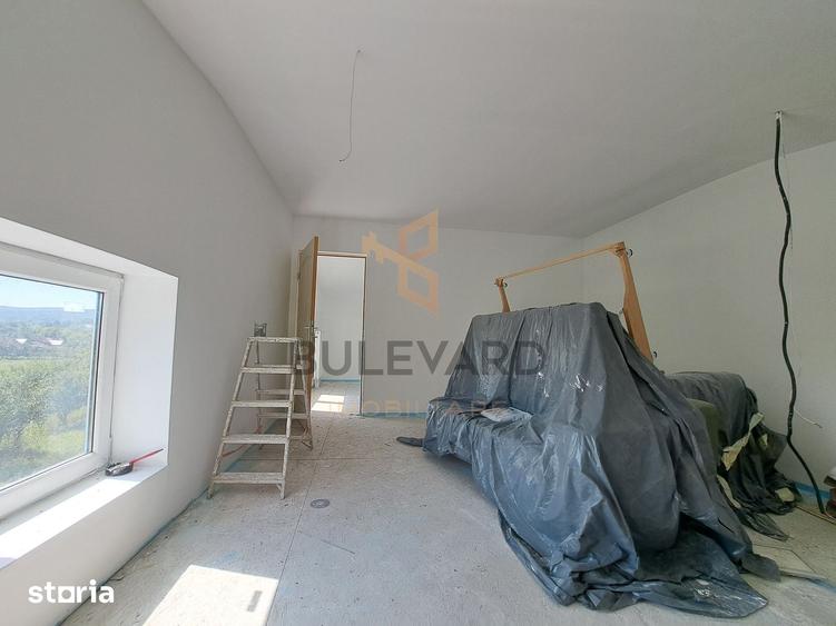 Casă cu 5 camere cu Teren 4700 Mp în Zimbor