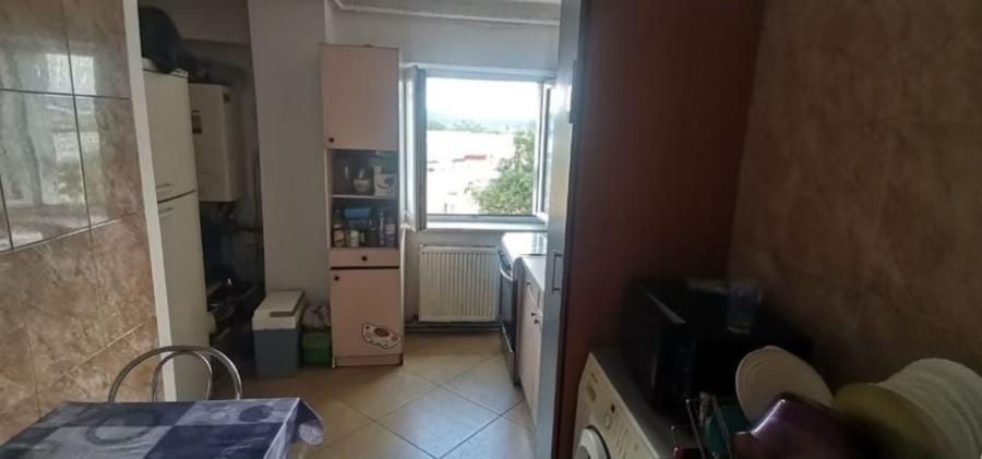 Apartament cu 3 camere decomandat în Radu Negru