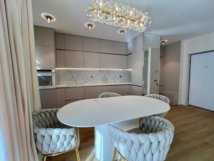 Apartament cu 3 camere semidecomandat în Central