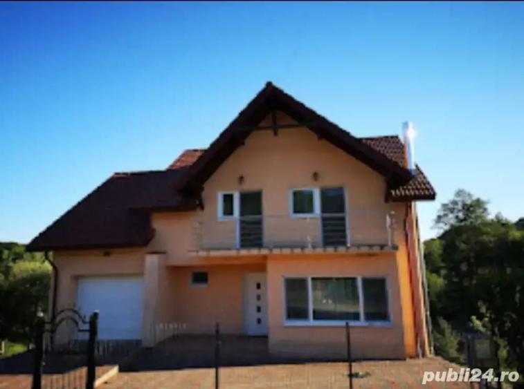 Casă cu 5 camere cu Teren 1600 Mp în Central