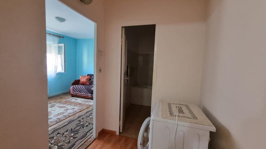 Apartament cu 3 camere decomandat în Micro 16