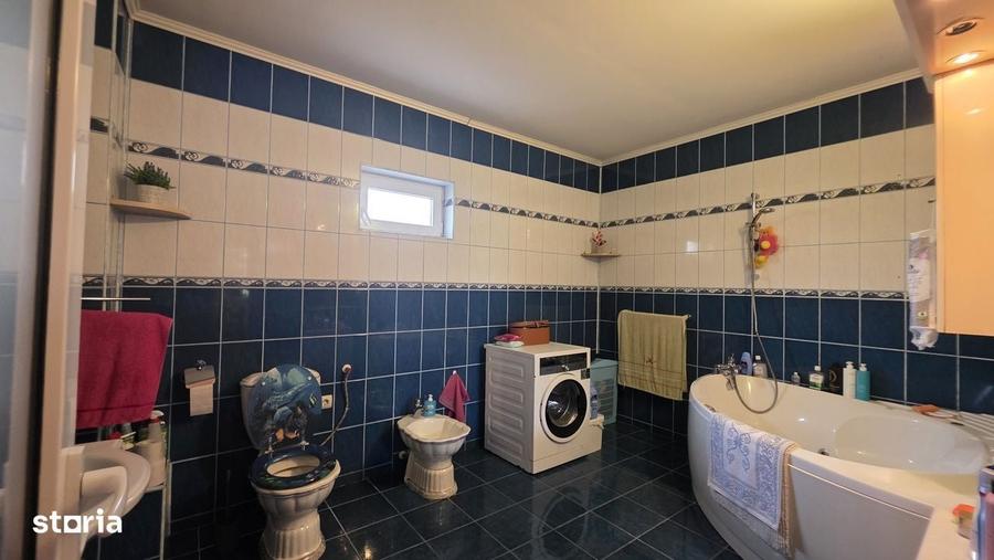 Casă cu 4 camere cu Teren 1170 Mp în Central