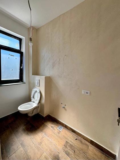 Casă cu 5 camere cu Teren 240 Mp în Bascov