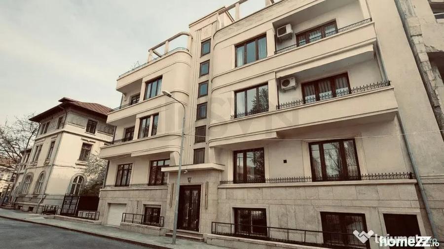 Apartament cu 4 camere semidecomandat în Ultracentral