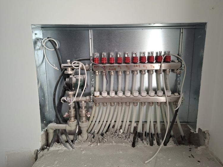 Duplex cu 4 camere cu Canalizare în Ostratu